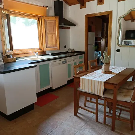 Ada Con Piscina, Jardin Y Parking *